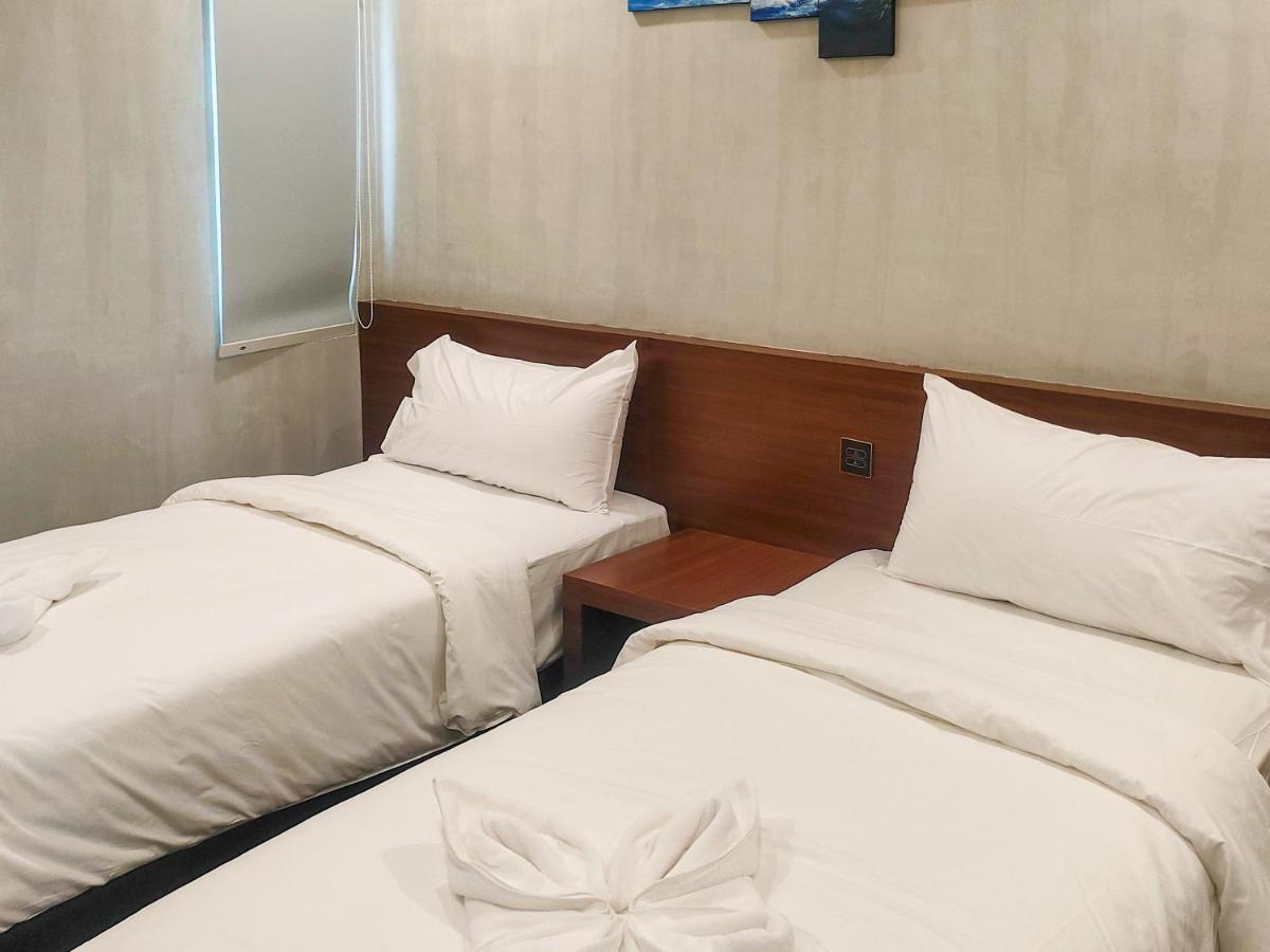 Travel Biz Hotel Medan Mitra Reddoorz Exterior photo